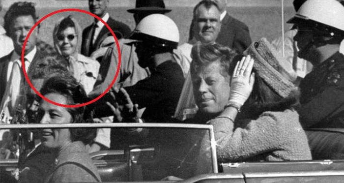 Přečtete si více ze článku Babushka Lady: věděla víc o atentátu na J. F. Kennedyho?